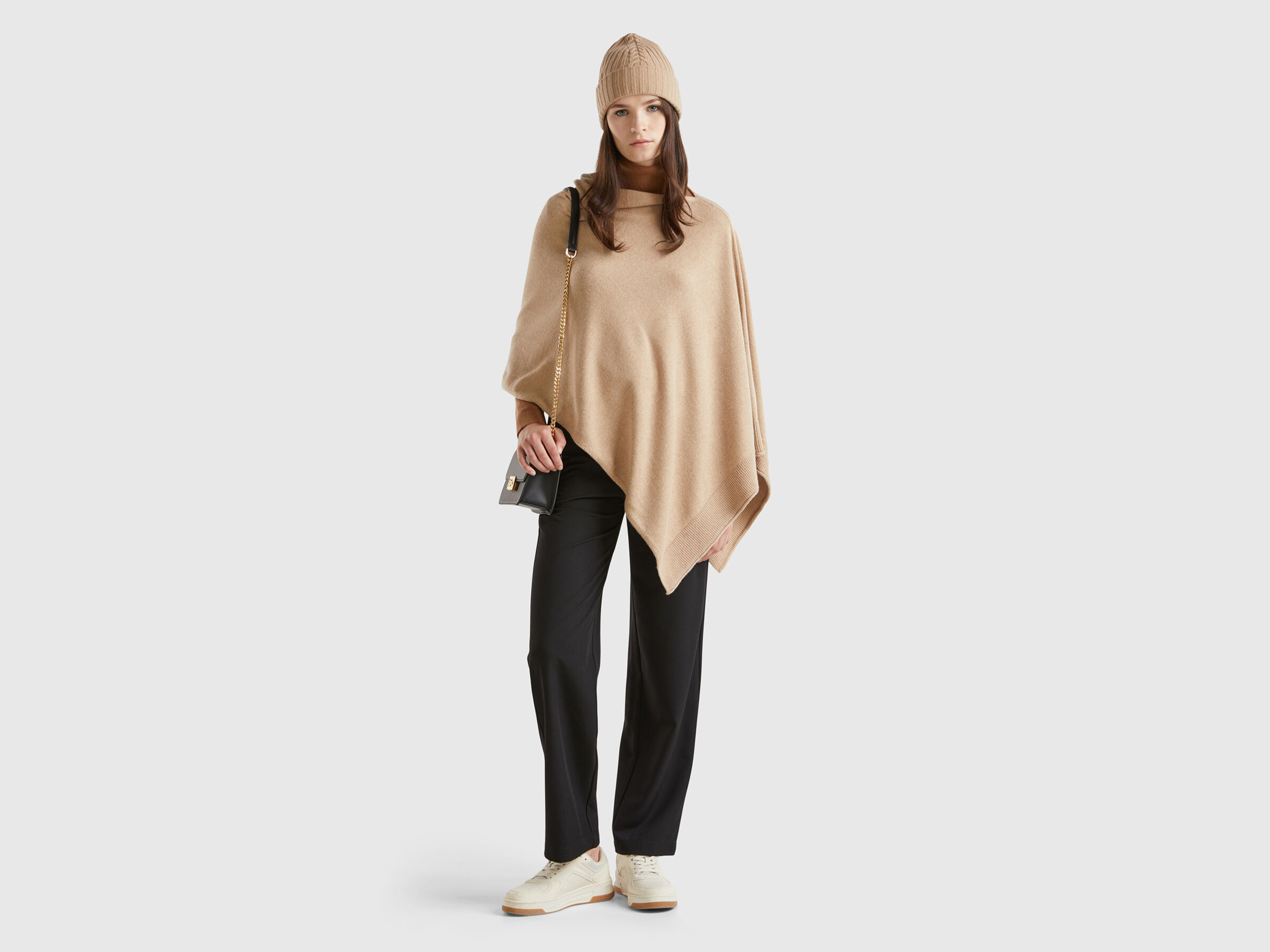 CAPE Mujer image number 3